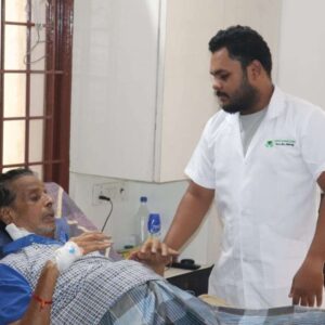 Lucky Home Health Care nurse visiting an elderly patient at home in Chennai, providing personalized medical care and companionship.